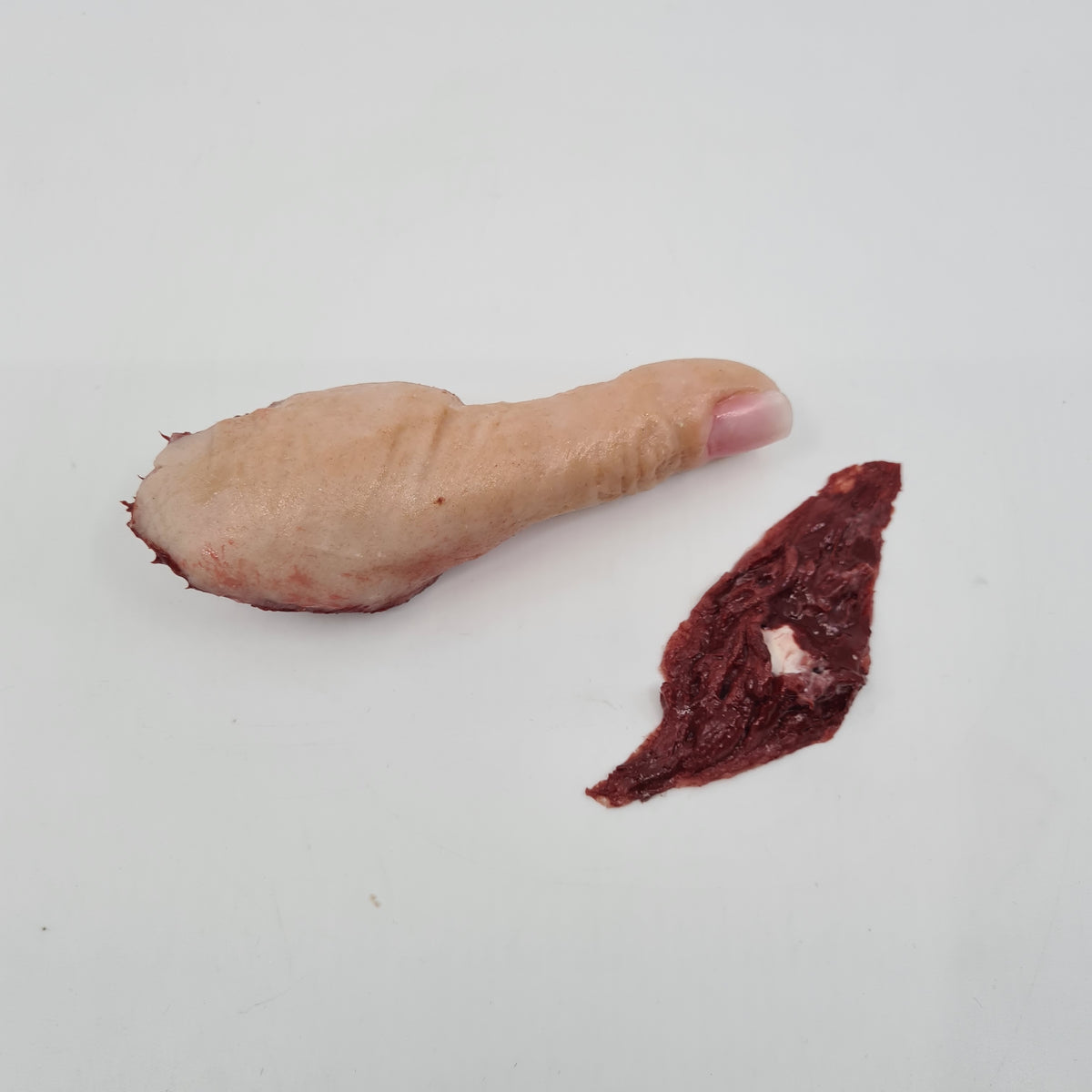 MT423 Severed Male Thumb With Wound