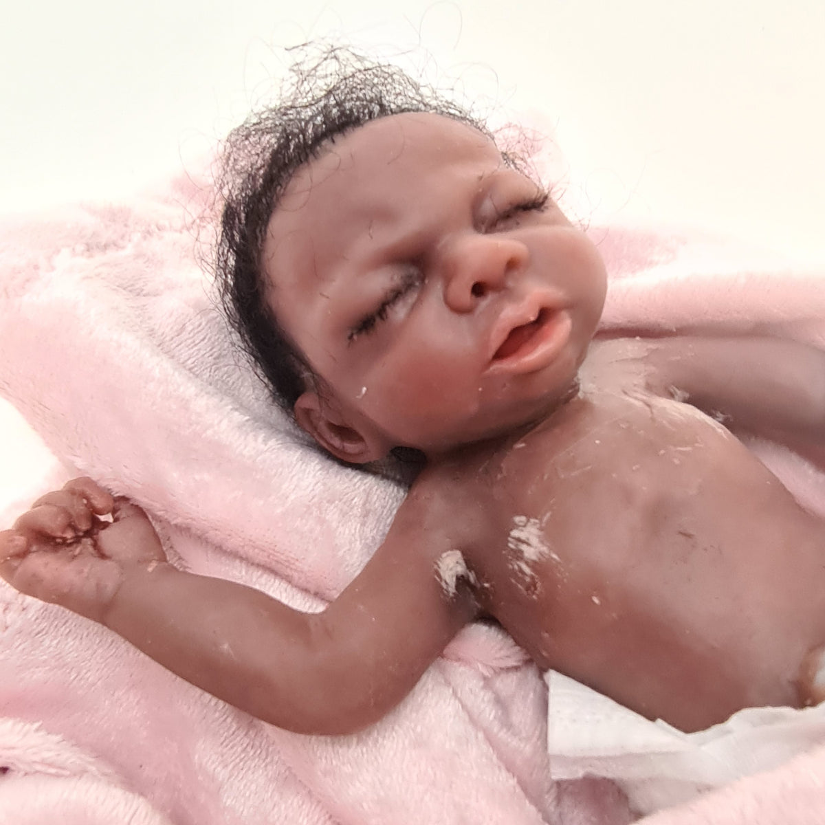 MO813 Baby Lulu preemie birthing baby